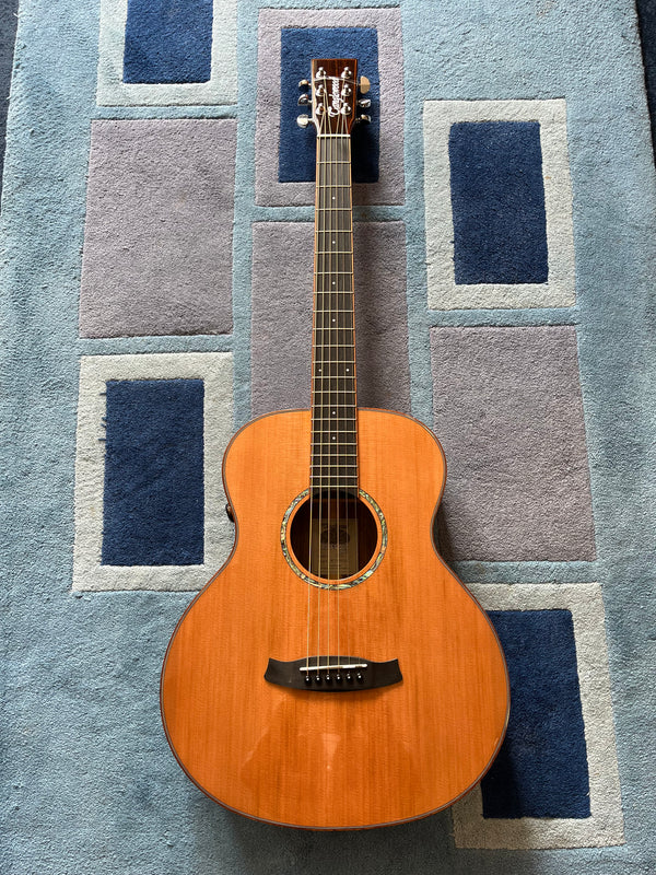 Tanglewood TRS1E Rosewood Smart Guitar. Folk size