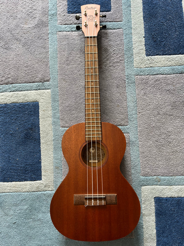Laka VUT30 Tenor Ukulele. Solid Mahogany inc gig bag.