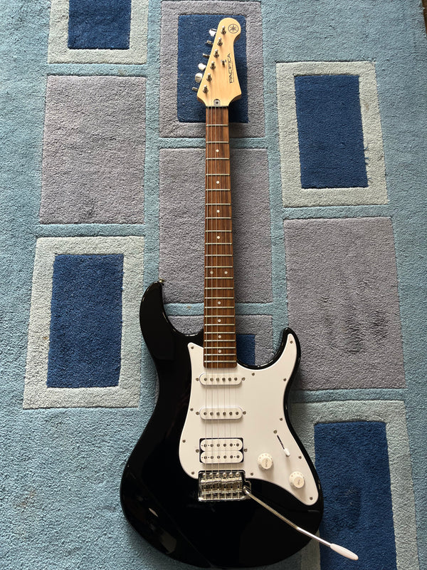 Used YAMAHA Pacifica PAC012 in Gloss Black