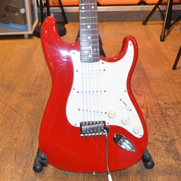 USED Squier by Fender Affinity Stratocaster in Solid Red. Rosewood neck.